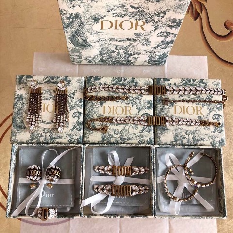 BST TRANG SỨC DIOR NEW HOT 