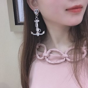 Giầy là bạn thân thiết đối với chúng ta trên mỗi chặng đường