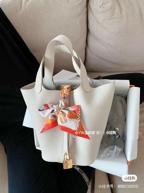 VÍ FENDI CAO CẤP 