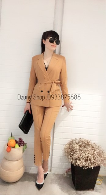 Giầy là bạn thân thiết đối với chúng ta trên mỗi chặng đường